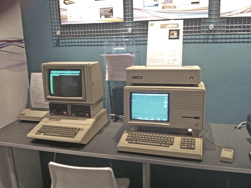 BletchleyPark_TNMOC 065.jpg - A Apple II running VISICALC and a Apple LISA from 1983.